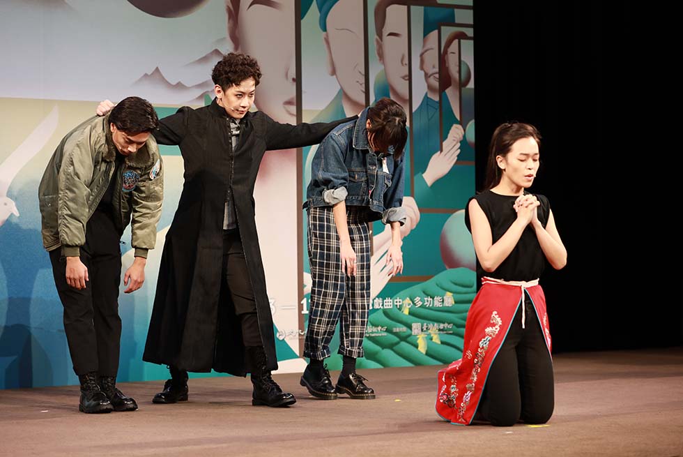 栢優座《最後5秒，會看見光、看見暗、還是看見我》演出片段-後排左起：楊傑宇、王辰驊、吳侑函 前：盛平